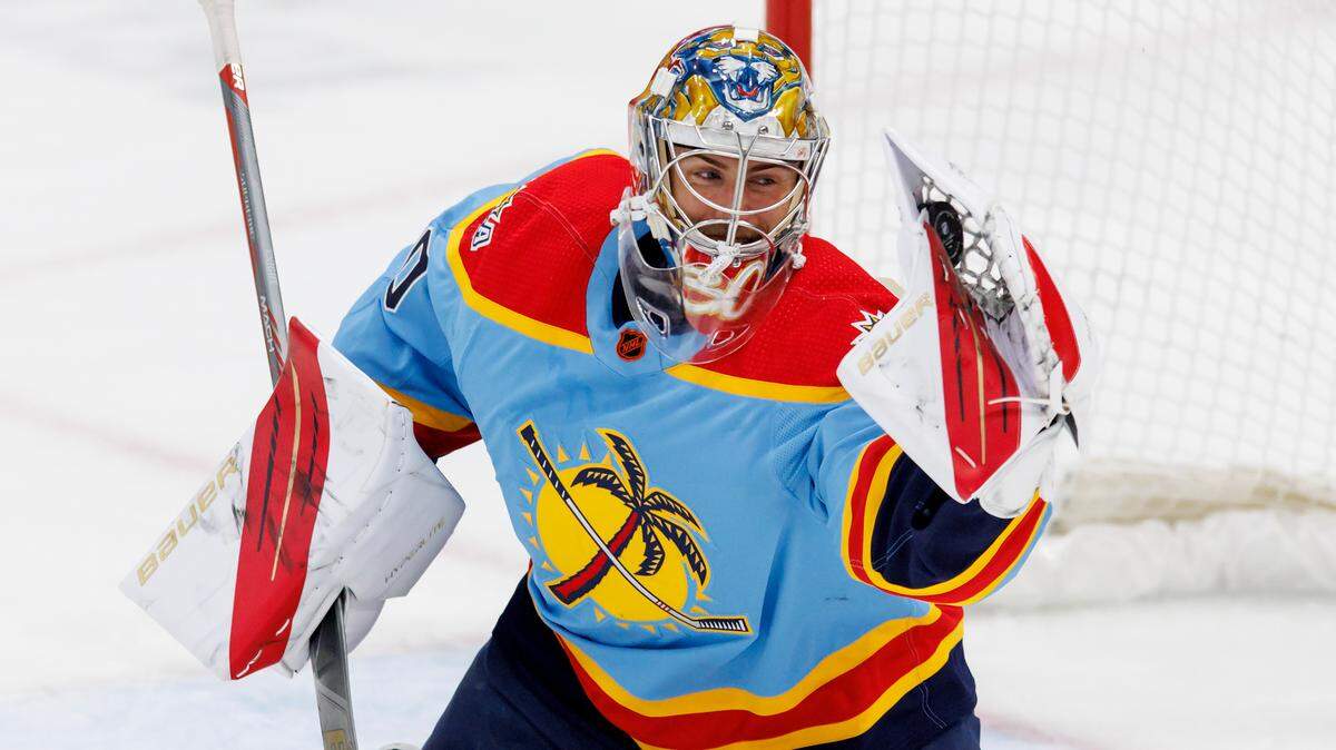 Florida Panthers goaltender Spencer Knight (30) makes a save during the first period of an NHL game against the Boston Bruins at FLA Live Arena on Wednesday, November 23, 2022 in Sunrise, Fl.
