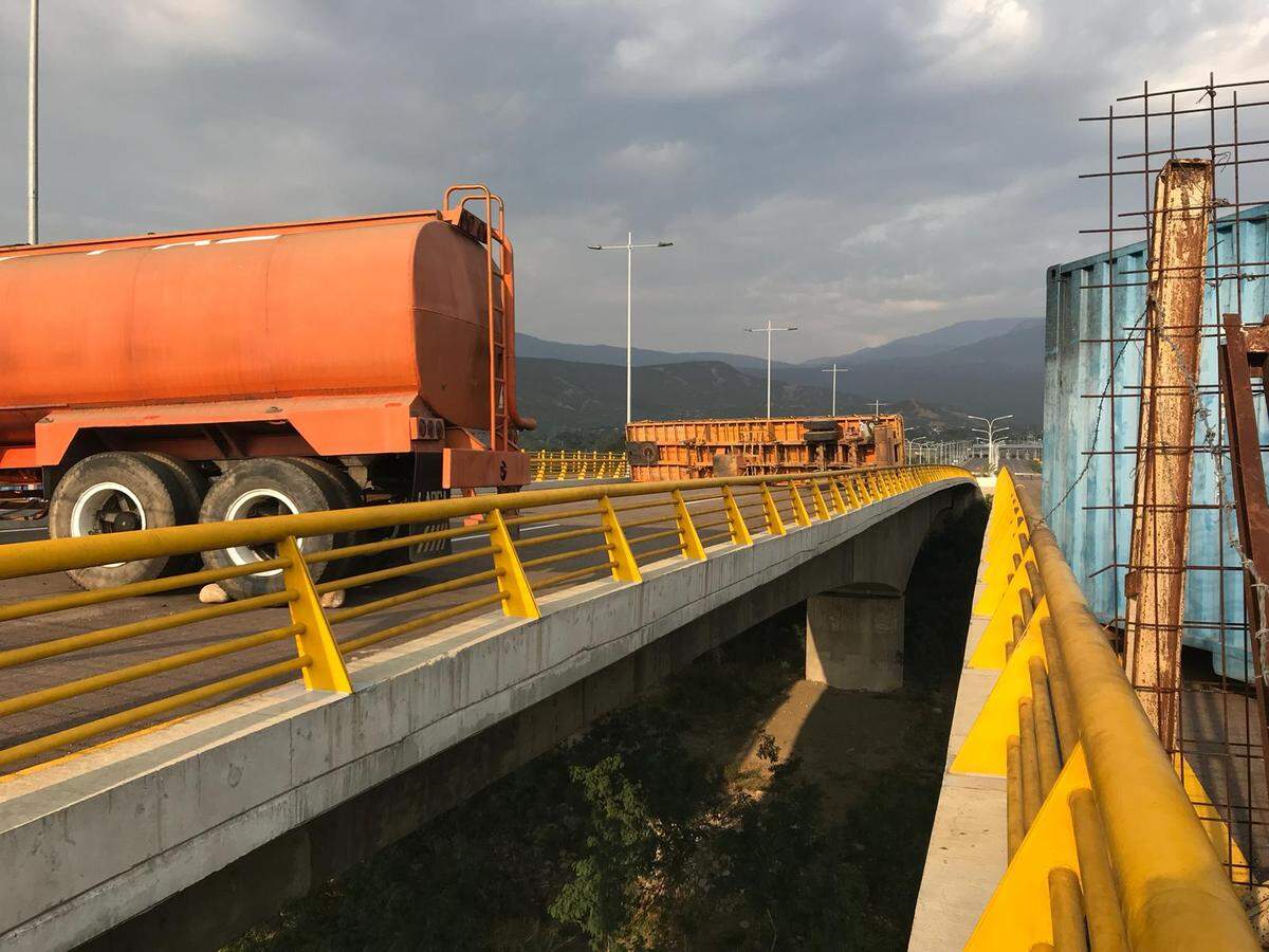 A truck blocks the bridge to Colombia on the Venezuelan side.