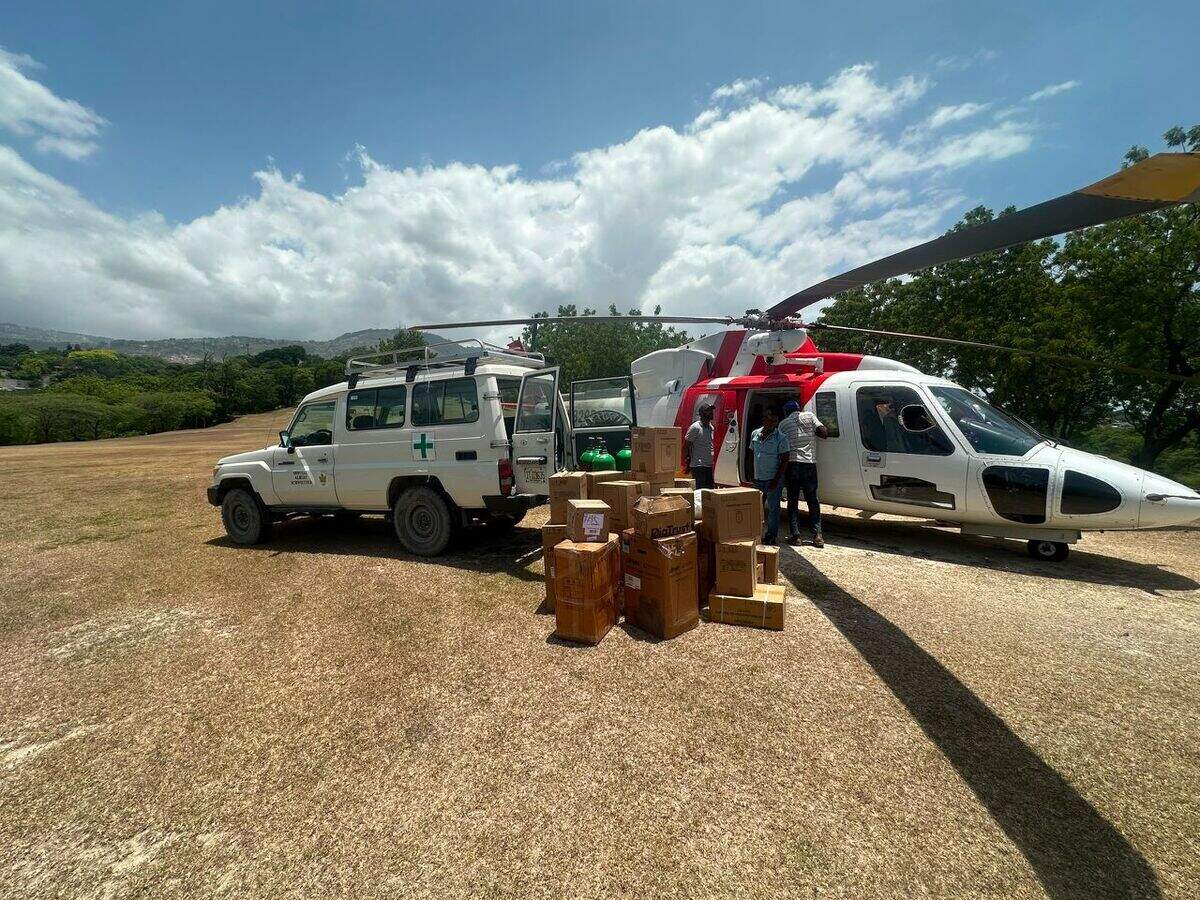 HERO Client Rescue delivered 60 tanks of oxygen by helicopter to Hôpital Albert Schweitzer in central Haiti after police were killed trying to clear a road for delivery. The U.N. Humanitarian Air Service also made deliveries.