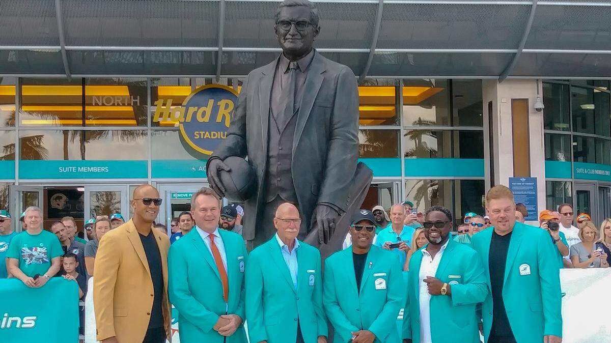 The Miami Dolphins’ 2018 Walk of Fame class.