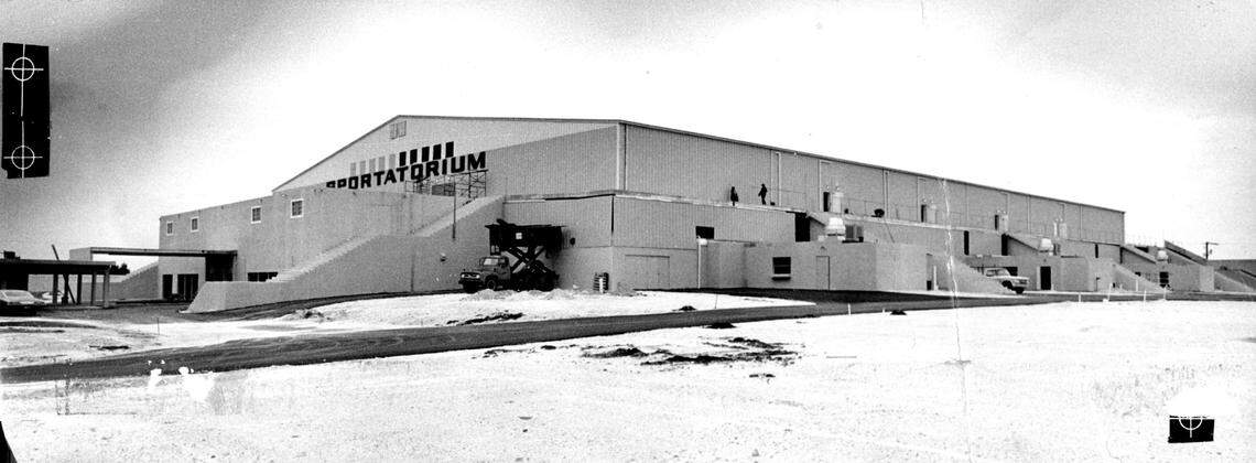 The exterior of the Hollywood Sportatorium in 1976.