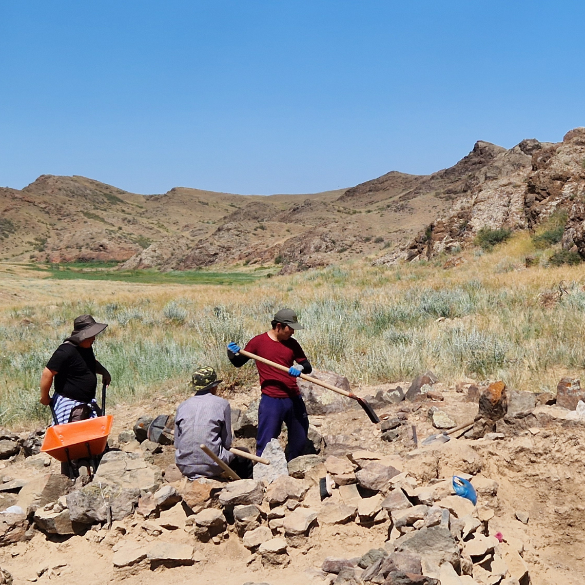 The researchers also found bone fragments and various tools and ceramic pieces.