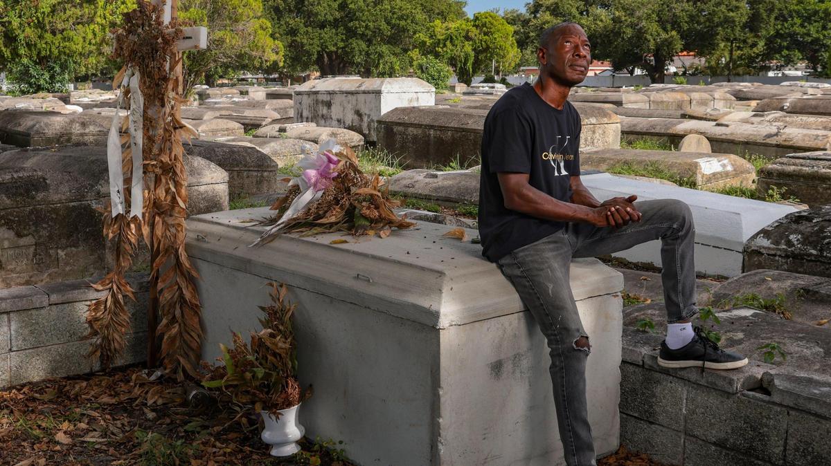 Jessie Wooden found his mother’s grave in the neglected Lincoln Memorial Park Cemetery in Brownsville. He purchased the cemetery, which is the final resting place of upwards of 30,000 Black Americans including lynching victims, veterans and even a few millionaires, in the hope of honoring her and the many others buried alongside her.