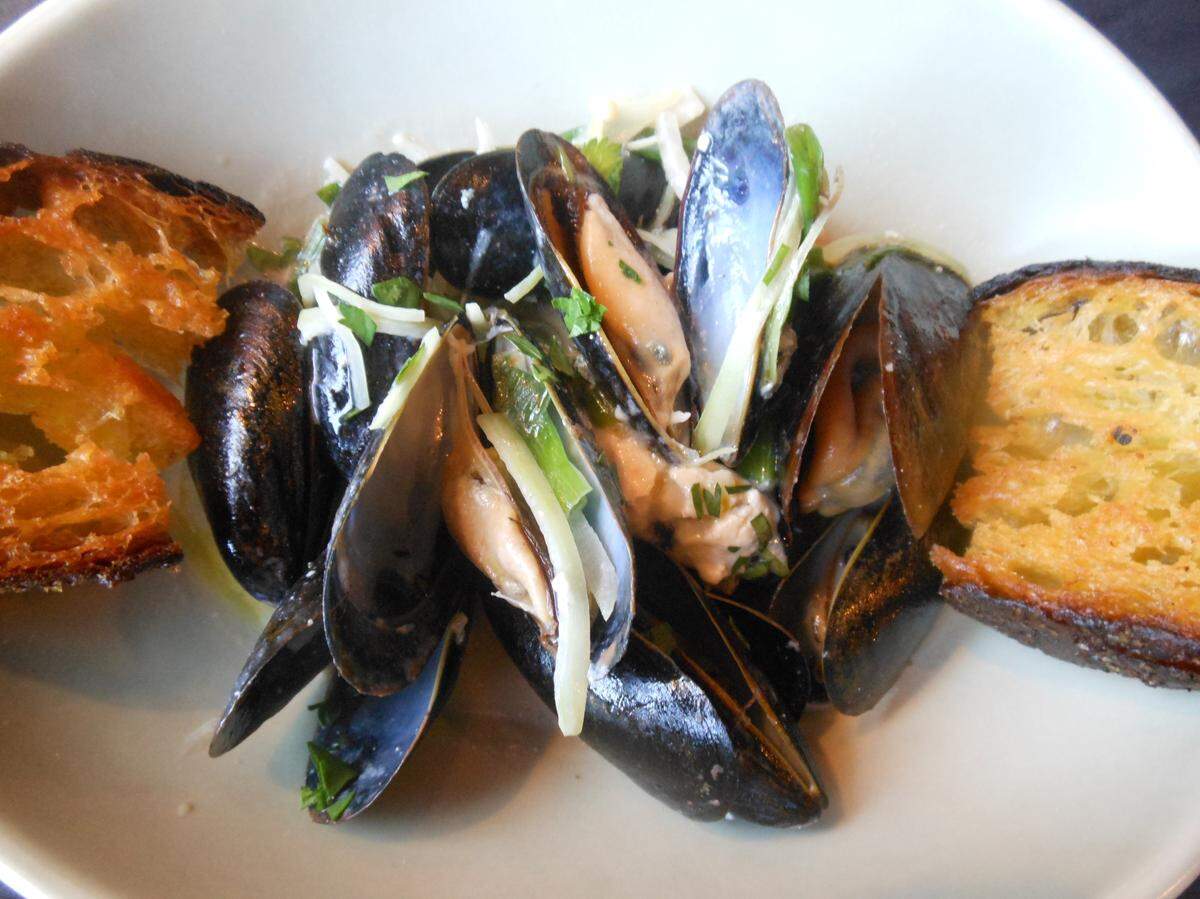 Mussels Rouquefort at Silverlake Bistro.