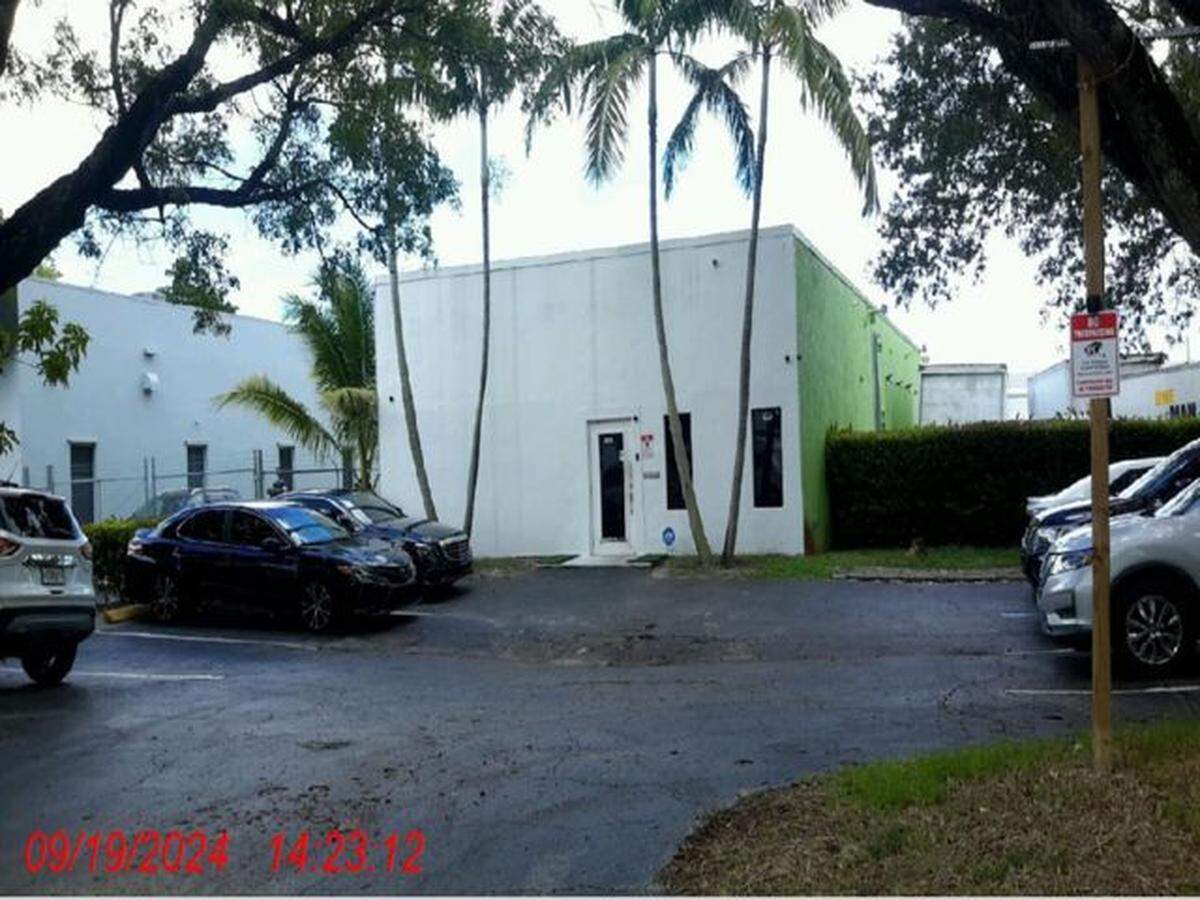 Though the “Moving Storage” sign has been removed in the last year, state records say at least one Shawn Thompson company is still registered at this Fort Lauderdale building, 6742 NW 17th Ave.