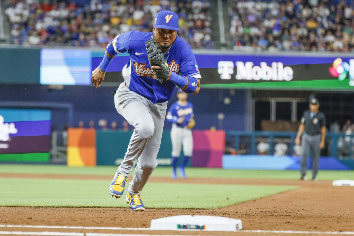 Venezuela first baseman Luis Arraez (2) runs to first base to tag out United States third baseman Alex Bregman (2) in the second inning during the final game of the 2026 World Baseball Classic at loanDepot park on Tuesday, March 17, 2026. 