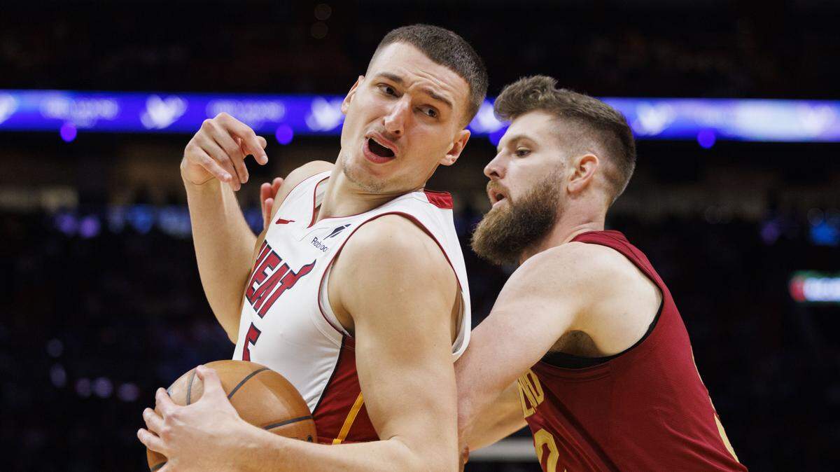 Miami Heat forward Nikola Jovic (5) is guarded by Cleveland Cavaliers forward Dean Wade (32) during the second half of a game on Nov. 10, 2025, at Kaseya Center in Miami.