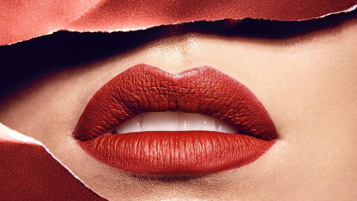 With the holidays around the corner, it’s time to think about bold  beauty looks