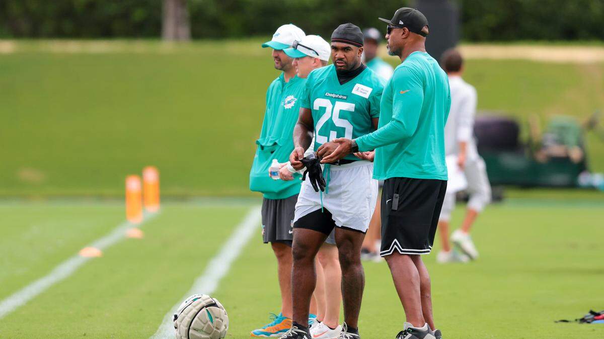 Miami Dolphins linebacker Tyrel Dodson (25) and defensive coordinator Anthony Weaver talk on the sideline during practice at Baptist Health Training Complex in Miami Gardens, Florida, Thursday, September 4, 2025.