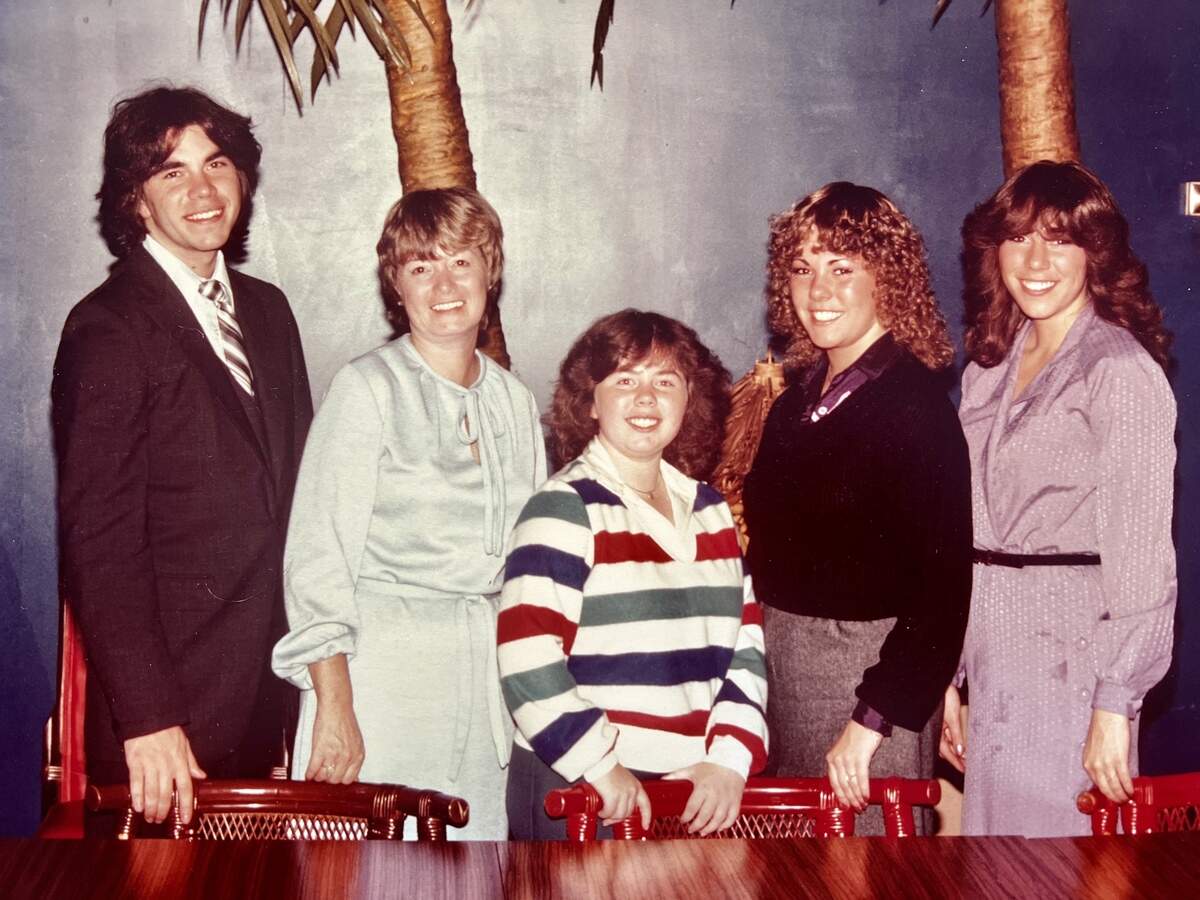 From left, Robert Gifford, mother Barbara Ryan, Georgia Gifford, Patricia ‘Patty’ Gifford and Marilyn Gifford pose on Oct. 10, 1981.