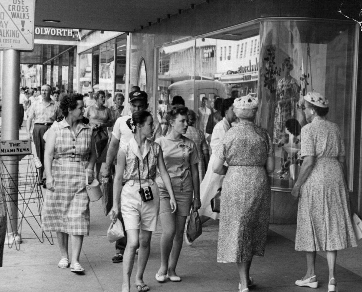 Shoppers in front of Burdines in Miami in 1959.