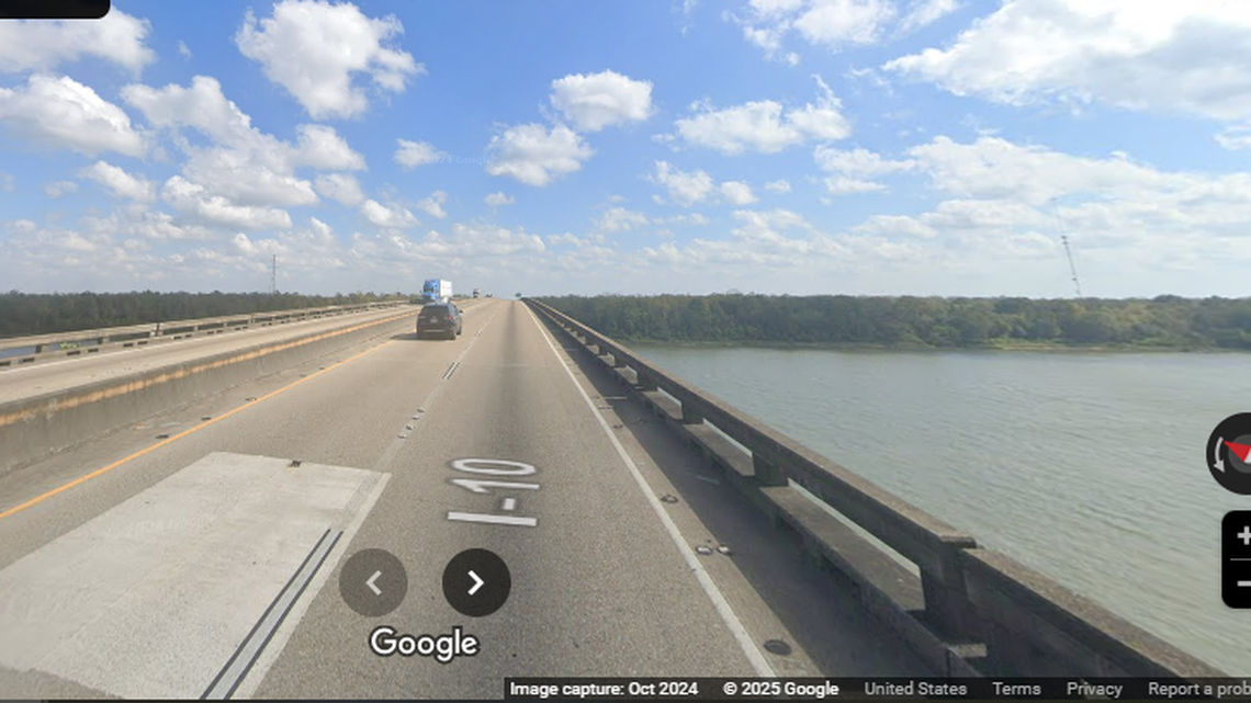 A woman driving on Interstate 10 in Louisiana pulled over and passed out during a medical emergency, leaving her children to seek help, officials say.