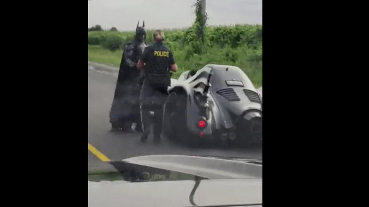 An Ontario police officer pulled over a man known as the Brampton Batman Saturday, and video of the stop was briefly captured by passing drivers. But the man said the officer just wanted to get a selfie.
