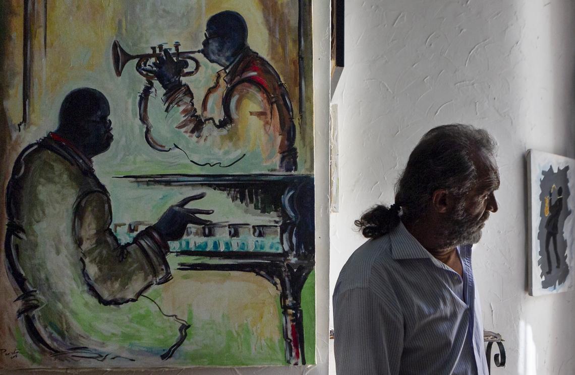Cuban artist Roberto Loeje visits the studio of a fellow artist in Old Havana. Loeje says Cuba’s new Decree Law 349 is “anti-artistic.”
