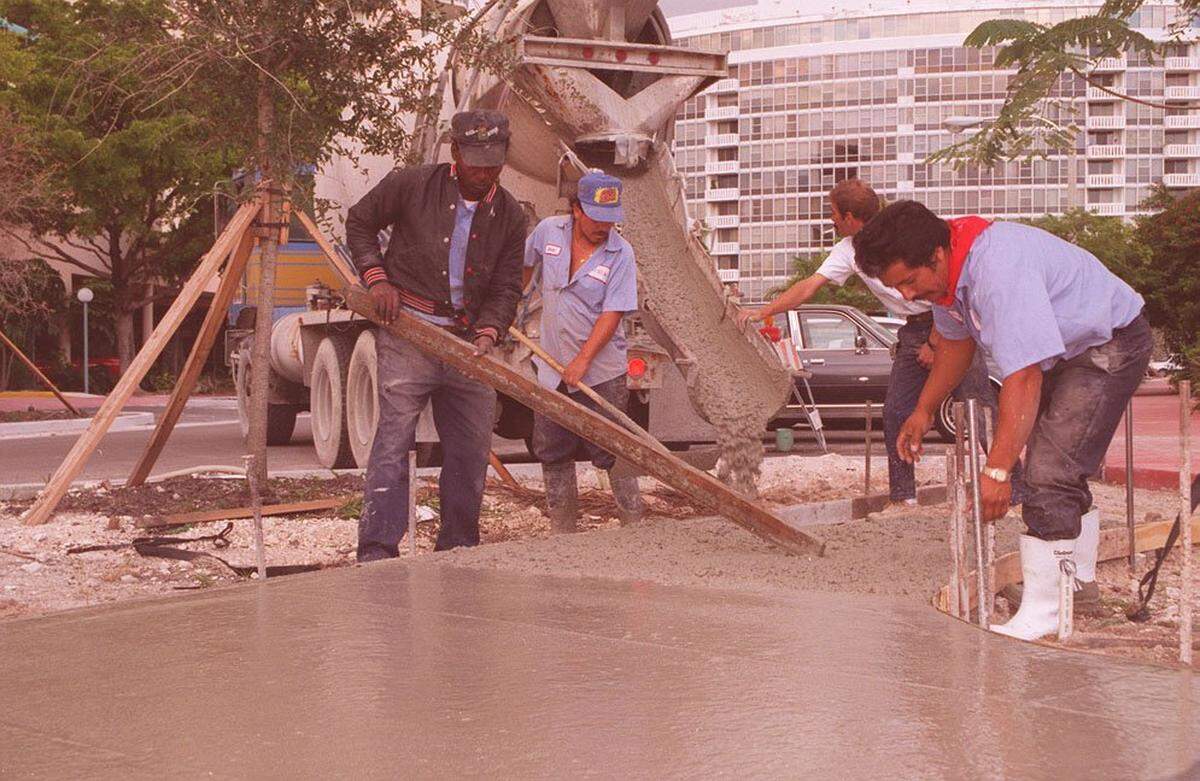 In 1995, workers on a Normandy Isle project.