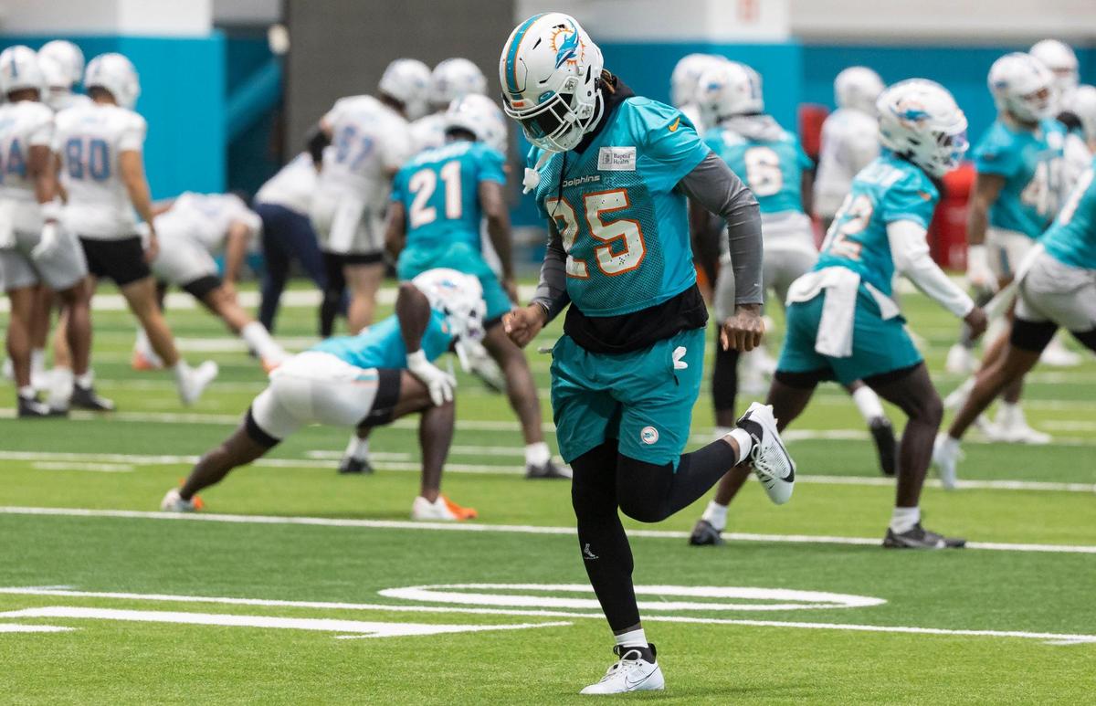 Miami Dolphins cornerback Xavien Howard (25) stretches during team practice at the Baptist Health Training Complex on Tuesday, June 6, 2023, in Miami Gardens, Fla.