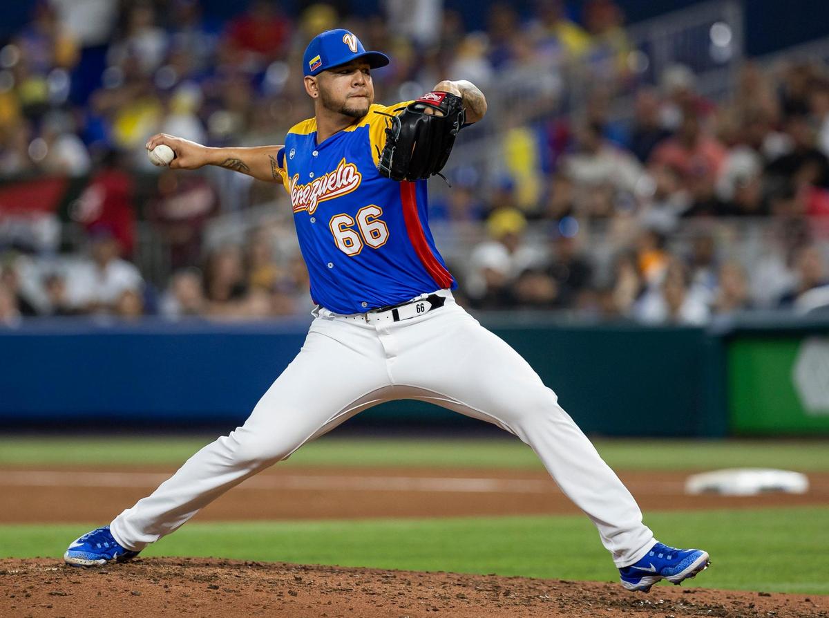 Venezuela outfielder David Peralta (6) pitches against Nicaragua during the fourth inning of a Pool D game at the World Baseball Classic at loanDepot Park on Tuesday, March 14, 2023, in Miami, Fla.
