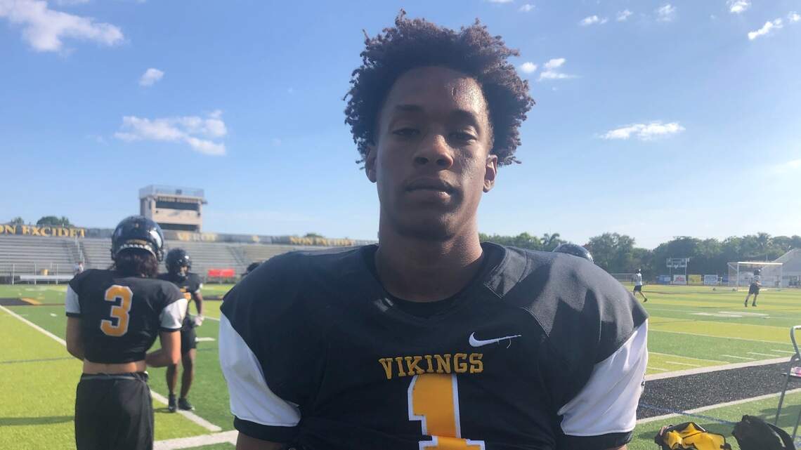 Four-star CB Chris Graves moves up commitment after visiting Miami three times in 13 days