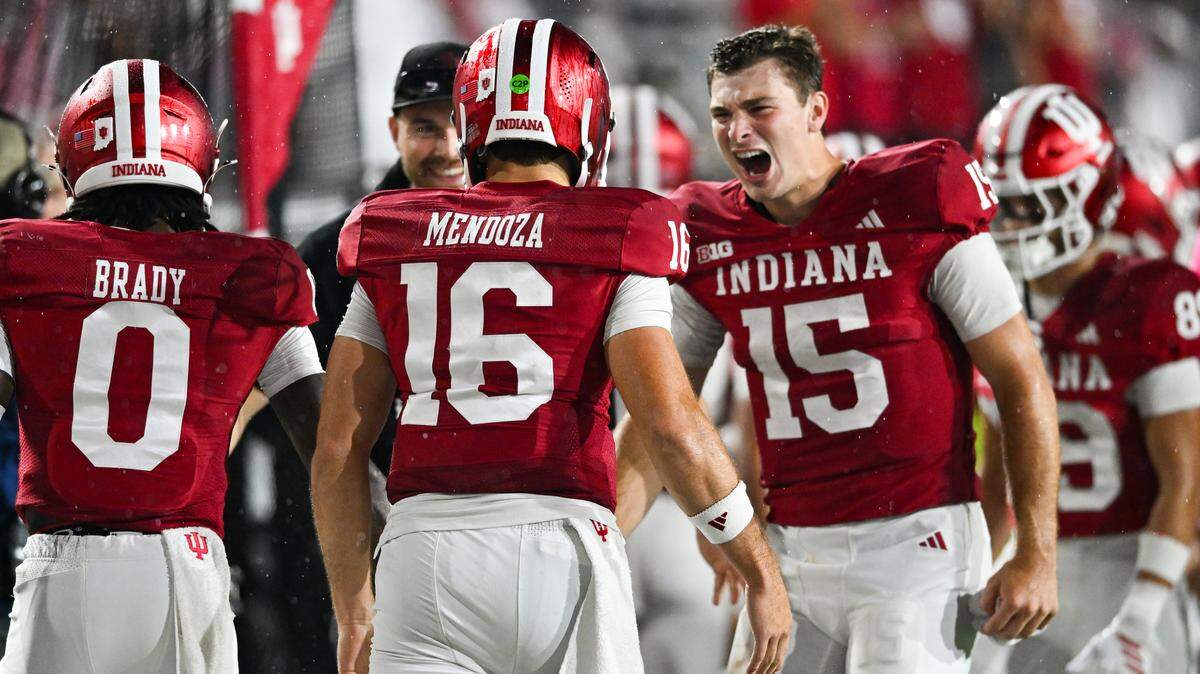 BLOOMINGTON, IN - SEPTEMBER 20: Indiana Hoosiers QB Alberto Mendoza (16) celebrates a touchdown with his brother Indiana Hoosiers QB Fernando Mendoza (15) during a college football game between the Illinois Fighting Illini and Indiana Hoosiersi on September 20, 2025 at Memorial Stadium in Bloomington, IN (Photo by James Black/Icon Sportswire via Getty Images)