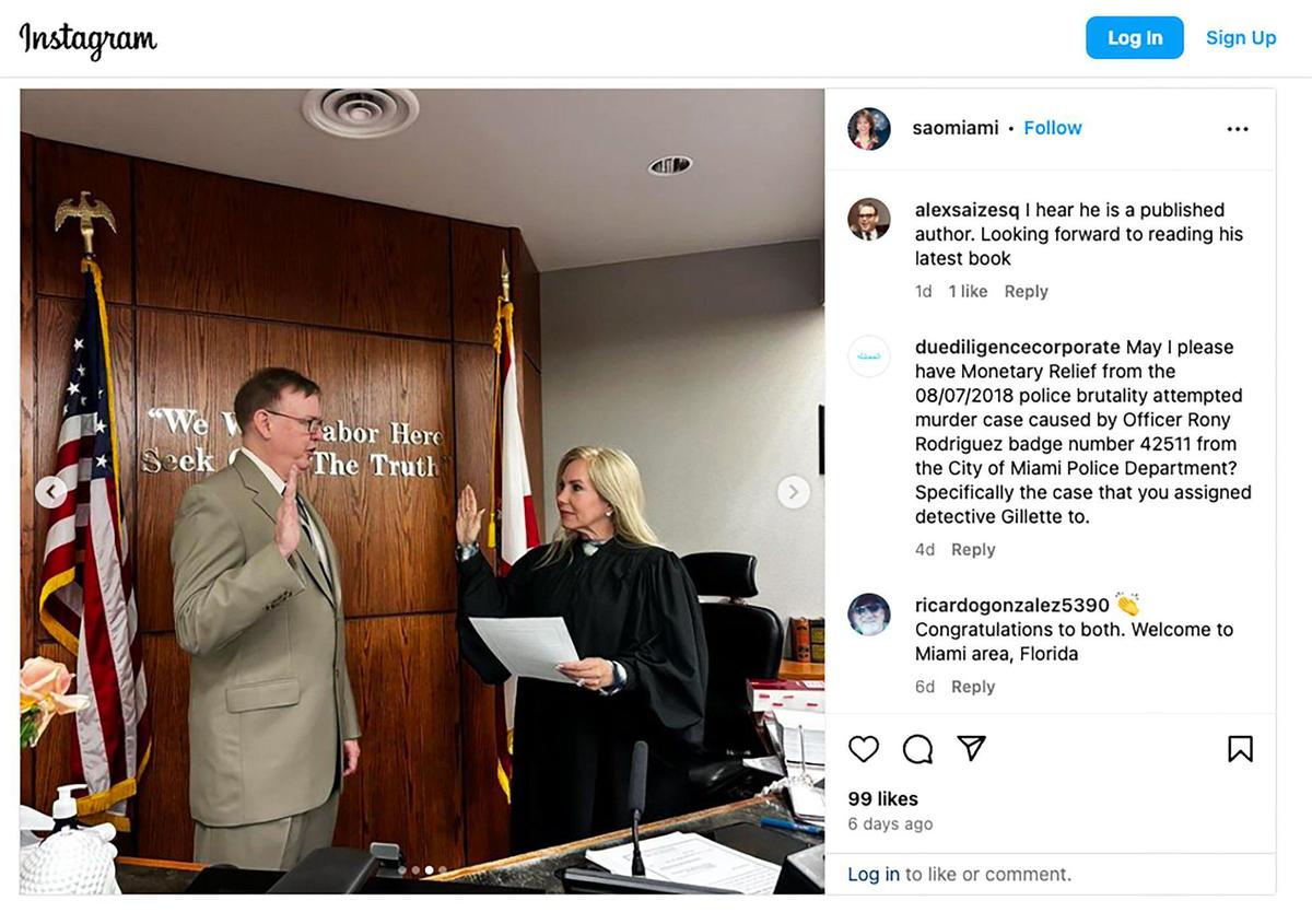 Foto de Steve Gosney, a la izquierda, jurando su cargo como fiscal estatal adjunto ante la jueza Cristina Miranda, a la derecha, en un post compartido en la cuenta oficial de Instagram de la Procuraduría General del Estado.