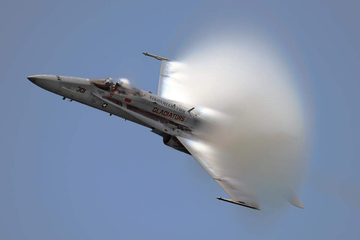 An F-16 fighter soars overhead at a previous Hyundai Air & Sea Show.