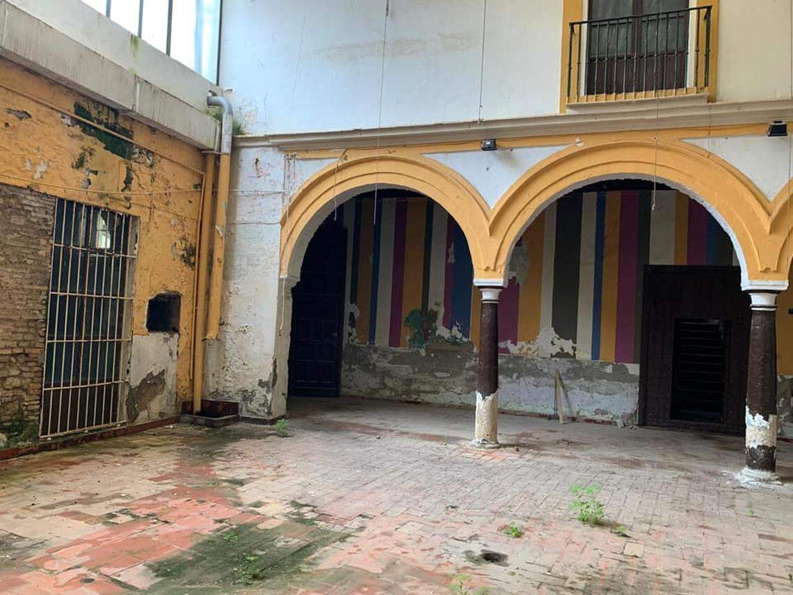 The inside of the Niño Perdido before excavations began.