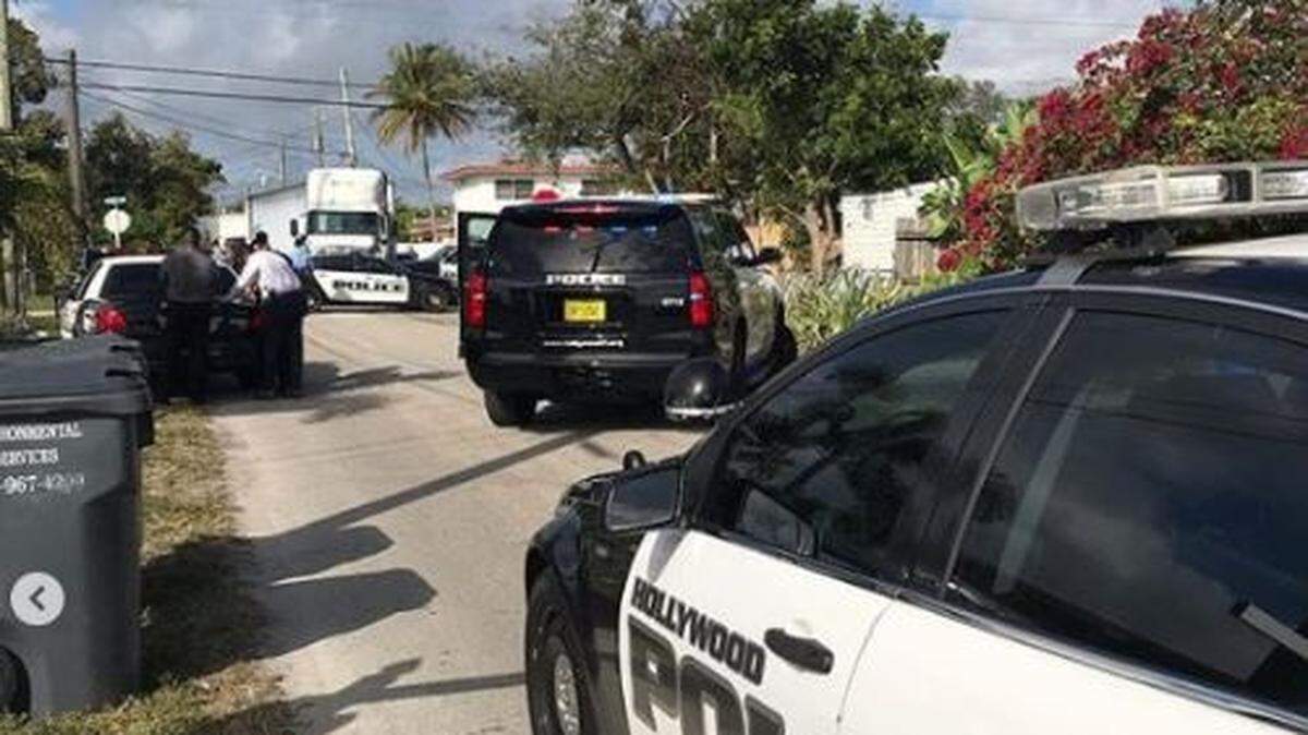 Hollywood cops working the scene of what witnesses say was the kidnapping of a teenage girl Tuesday morning.