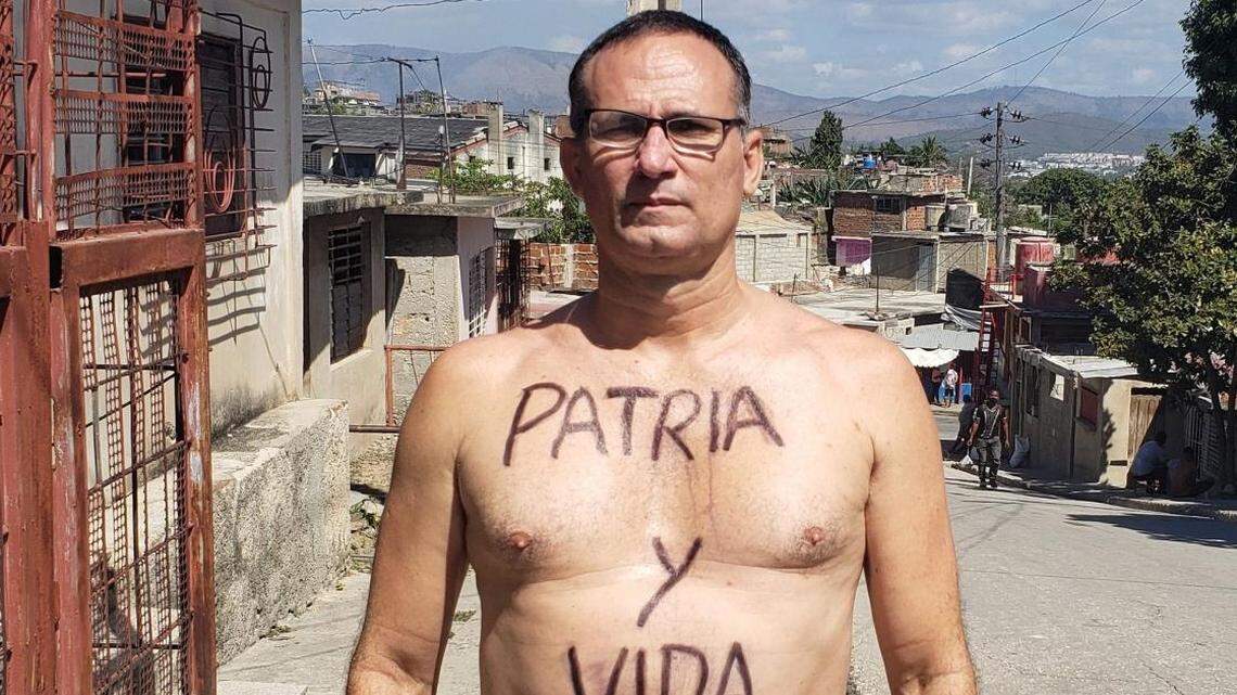 In this file photo, Cuban opposition leader José Daniel Ferrer painted the slogan Patria y Vida, Homeland and Life on his body. The phrase, taken from a popular song, inspired those who protested against the government on July 11, 2021. Ferrer was arrested that day on his way to join the demonstrations in Santiago de Cuba.