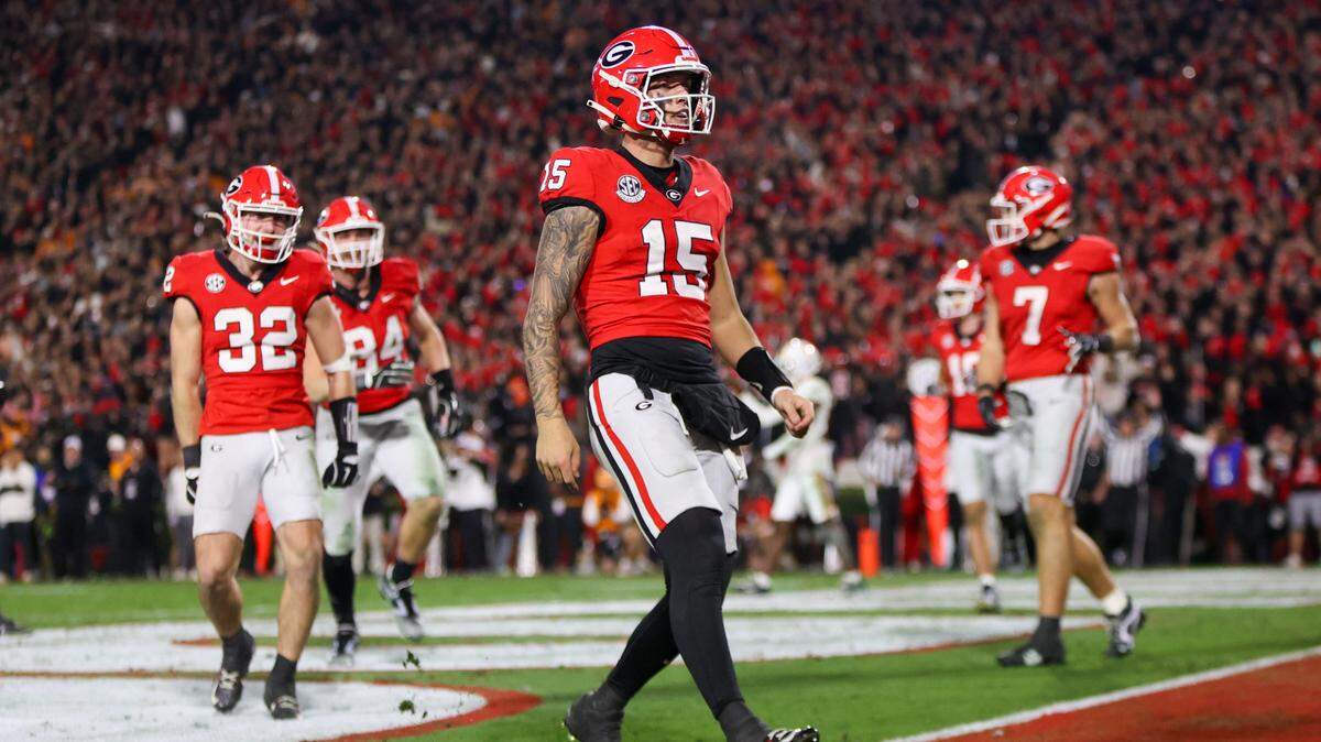 Nov 16, 2024; Athens, Georgia, USA; Georgia Bulldogs quarterback Carson Beck (15) runs for a touchdown against the Tennessee Volunteers in the third quarter at Sanford Stadium. Mandatory Credit: Brett Davis-Imagn Images