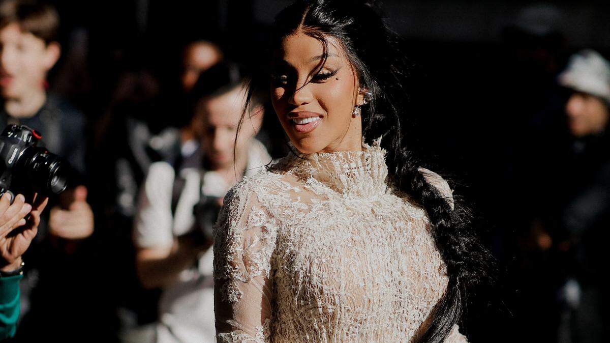 Street style, Cardi B arriving at Ashi Studio Fall Winter 2025 Haute Couture show, held at rue de Longchamp, Paris, France, on July 8th, 2025. Photo by Marie-Paola Bertrand-Hillion/Abaca/Sipa USA