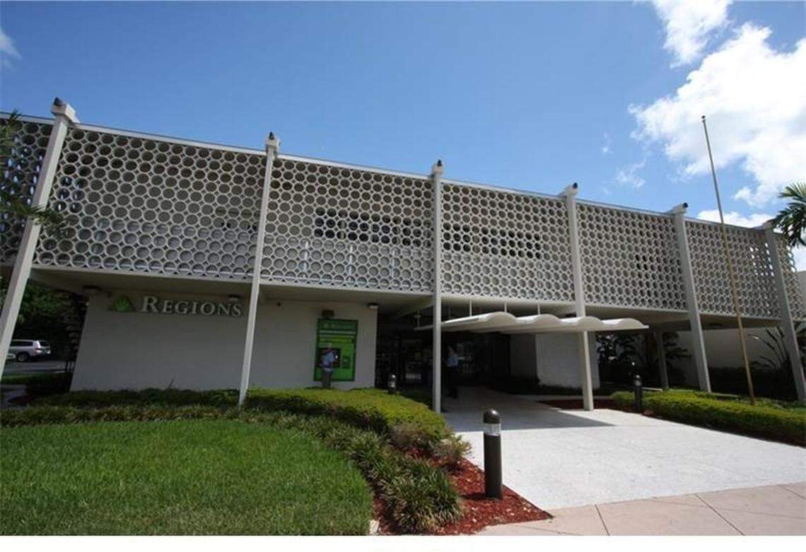 This 1958 building on Normandy Isle, designed by Frances R. Hoffman, is an example of the kind of Post War Modern architecture typical in North Beach.