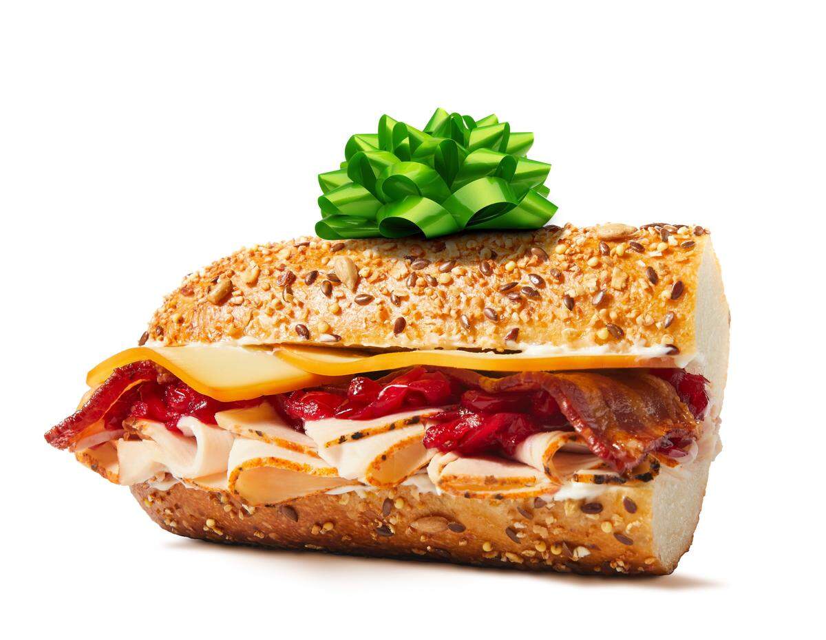 Publix se suma al espíritu navideño con el lanzamiento anticipado “Navidad en julio” de su tradicional sándwich festivo de pavo y arándanos hasta agotar existencias.