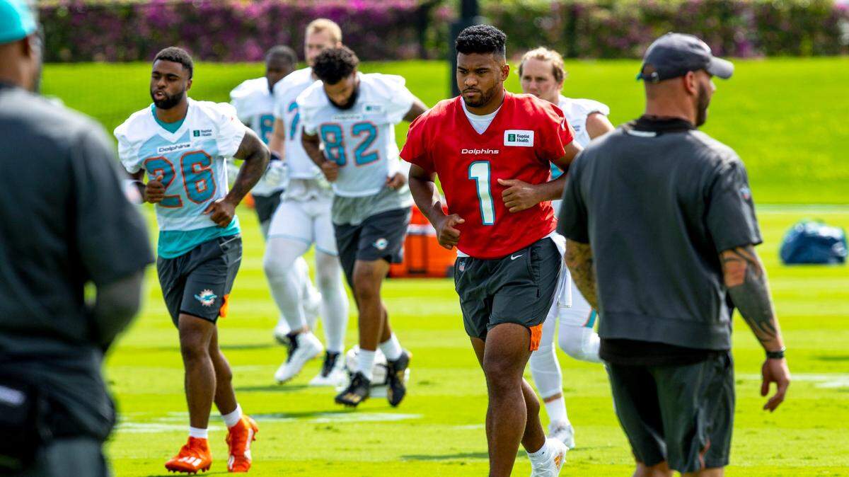 Miami Dolphins quarterback Tua Tagovailoa (1) jogs alongside teammates during the second day of mandatory mini camp at Baptist Health Training Complex in Miami Gardens, Florida, on Thursday, June 2, 2022.