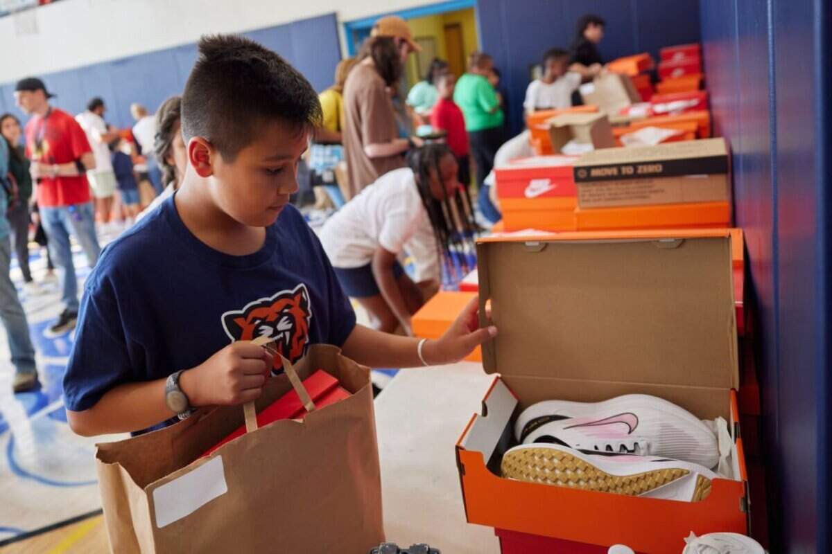 Broward Commissioner Alexandra P. Davis will host a back-to-school shoe giveaway on Saturday, July 11, at the Southwest Focal Point Community Center.