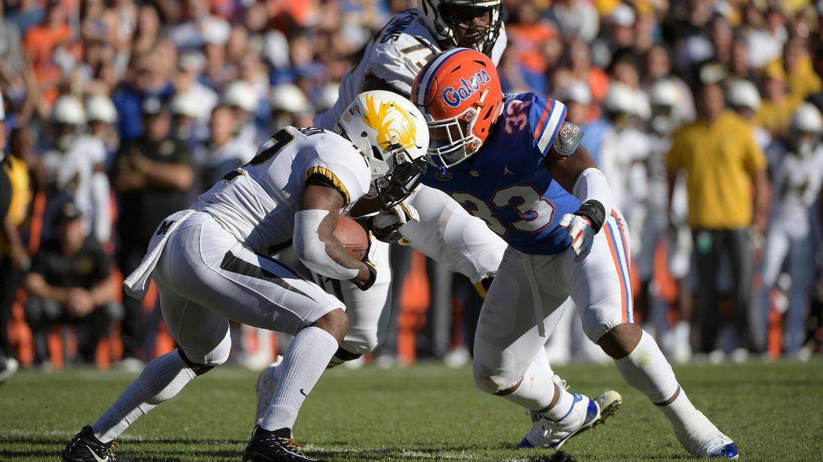 Florida linebacker David Reese II (33) takes down Missouri wide receiver Johnathon Johnson on Saturday, Nov. 3, 2018, in Gainesville.