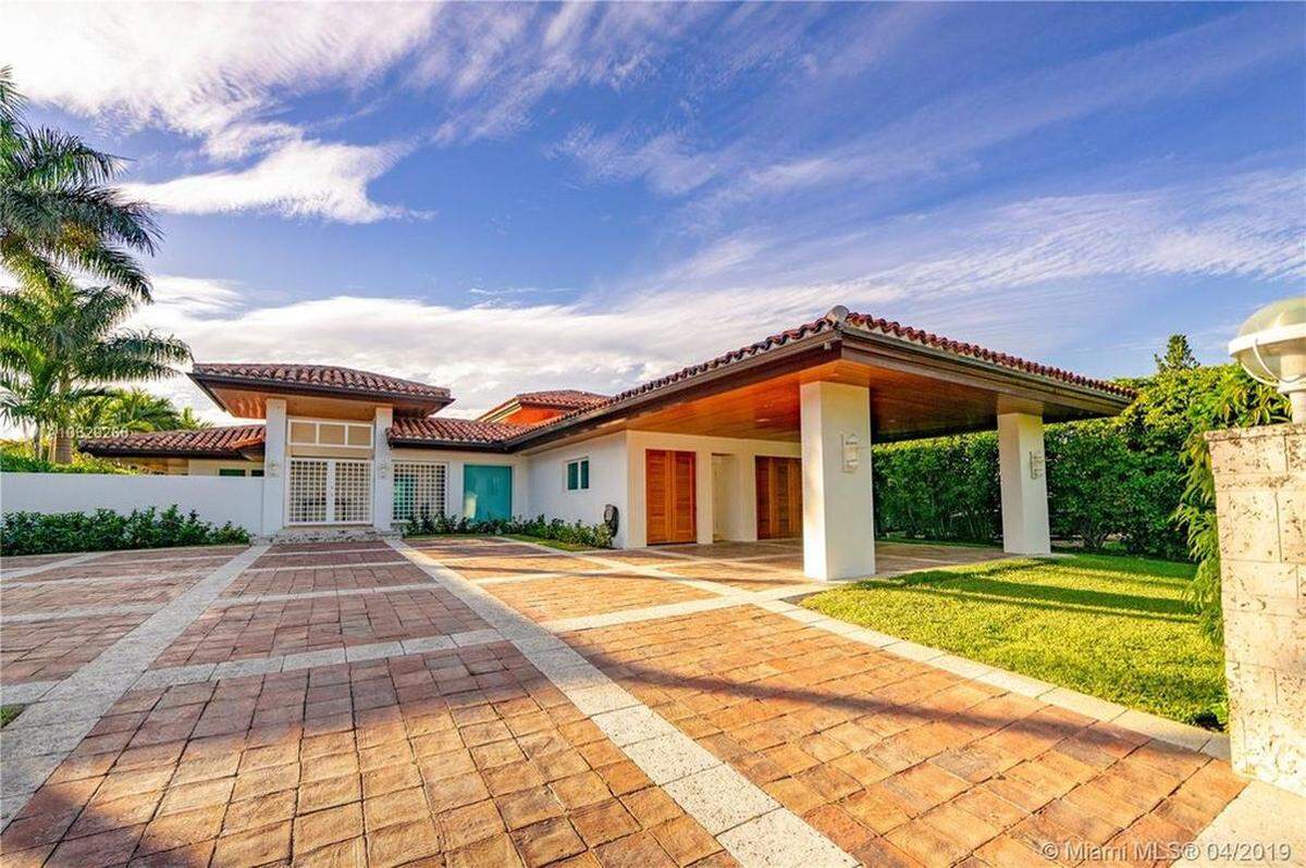10010 W. Broadview Dr., Bay Harbor Islands