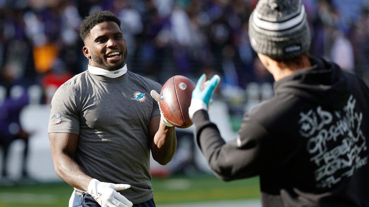 Miami Dolphins wide receiver Tyreek Hill (left)