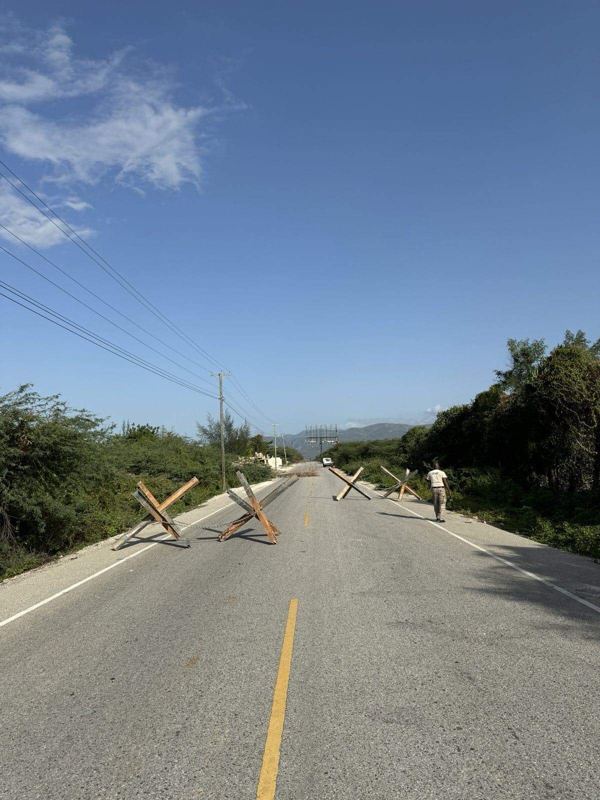 A self-defense citizens’ brigade in Fond-Parisien, Haiti has booby-trapped streets in hopes of slowing down any gang attack after bandits in July 2024 threatened bloodshed.
