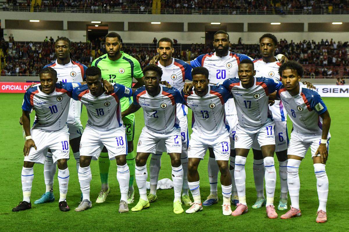 Haiti's players pose for a team photo ahead of the 2026 FIFA World Cup Concacaf qualifier football match between Costa Rica and Haiti at the National Stadium in San Jose on September 9, 2025. (Photo by Ezequiel BECERRA / AFP) (Photo by EZEQUIEL BECERRA/AFP via Getty Images)