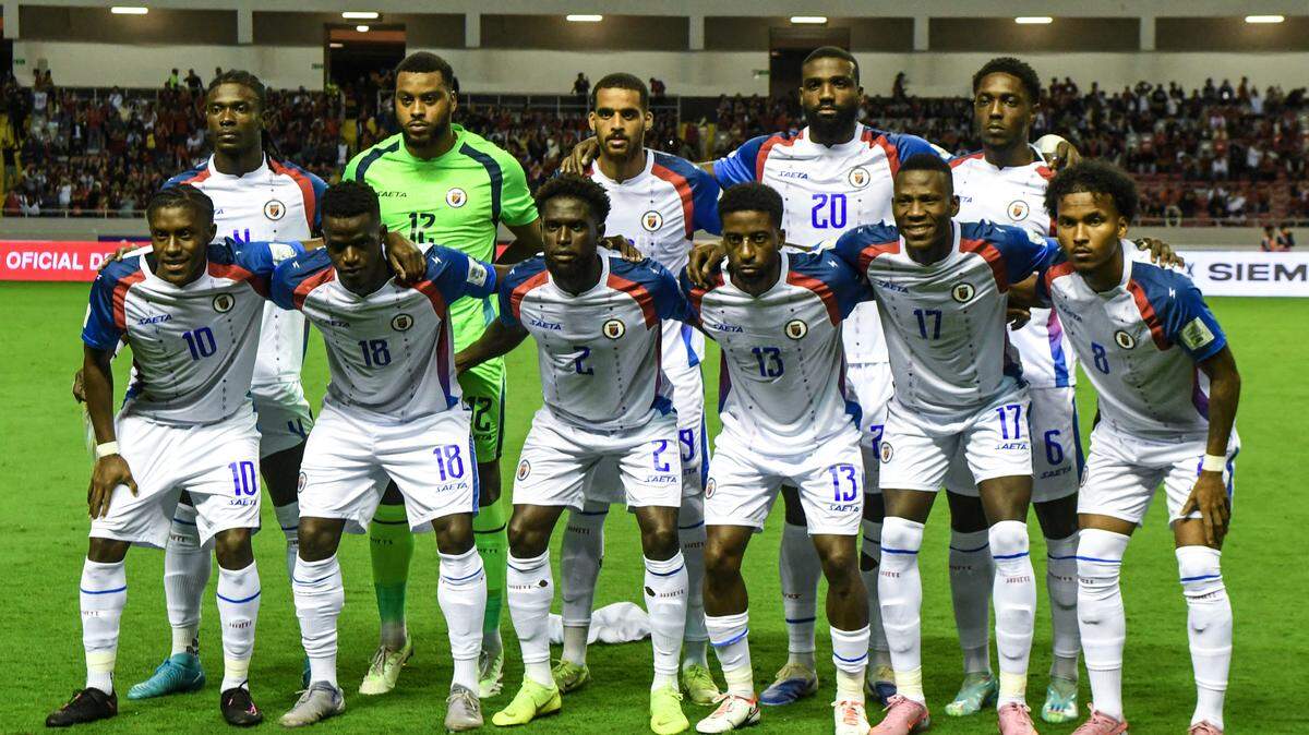 Haiti's players pose for a team photo ahead of the 2026 FIFA World Cup Concacaf qualifier football match between Costa Rica and Haiti at the National Stadium in San Jose on September 9, 2025. (Photo by Ezequiel BECERRA / AFP) (Photo by EZEQUIEL BECERRA/AFP via Getty Images)