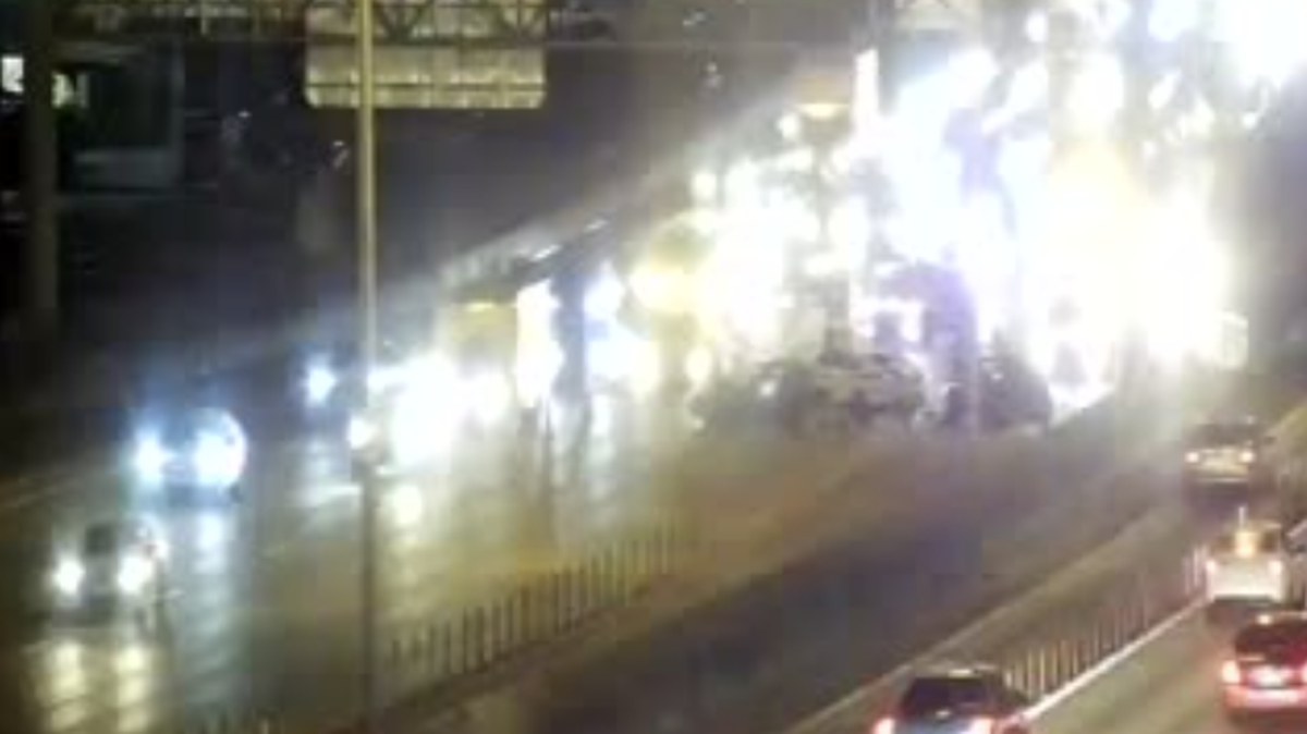 A crash involving multiple cars including a police cruiser has shut down several lanes and is causing heavy delays on the Palmetto Expressway during Friday’s morning rush hour.