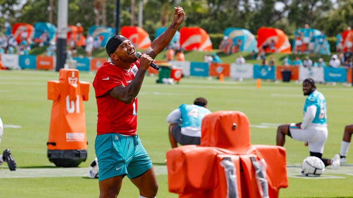 Miami Dolphins quarterback Tua Tagovailoa (1) greets fans on arrival at the start of practice at the Baptist Health Training Complex in Miami Gardens on Saturday, July 28, 2024.