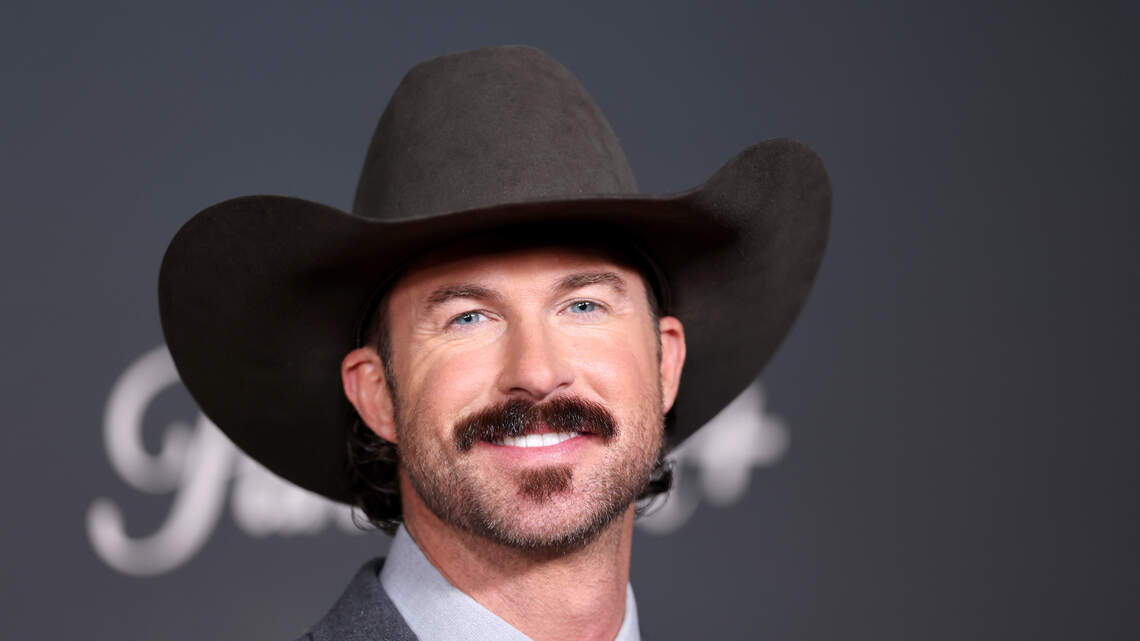 Riley Green beweist, dass er ein echter Cowboy ist, nachdem ihm ein Fan ...