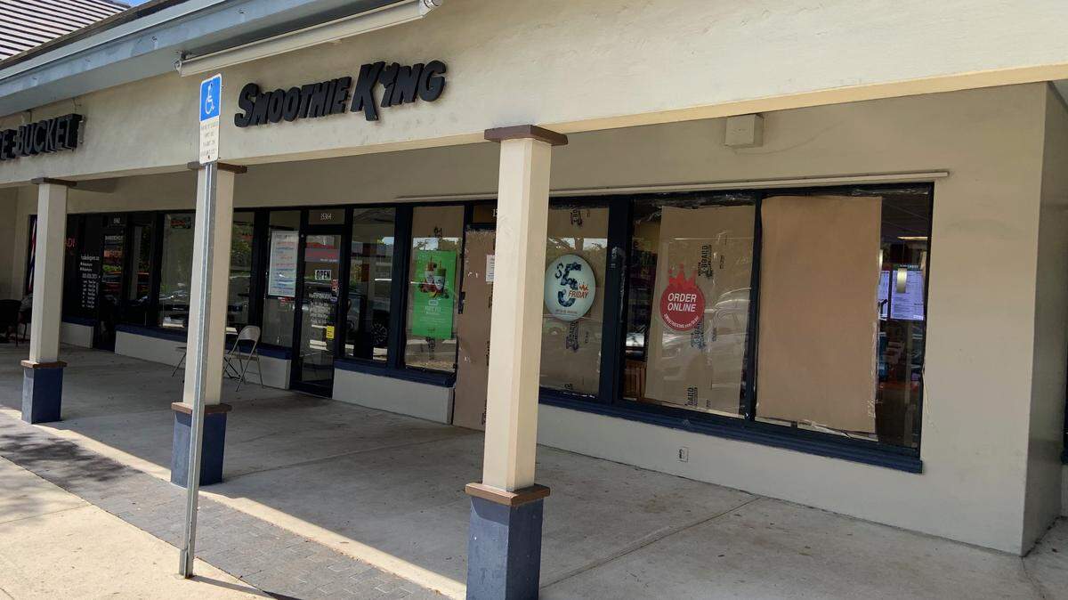 The Miami Lakes’ Smoothie King Sunday morning after Thursday’s failed inspection