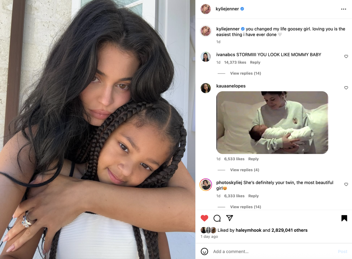 Kylie Jenner twins with daughter Stormi in new photo.