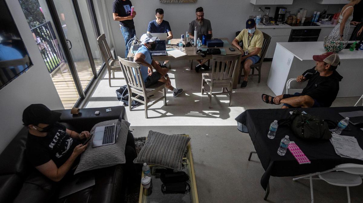 On Wednesday evening, a group of software engineers gathered at “Casa de Quick Node” located in Little Haiti for Miami Hack Week.