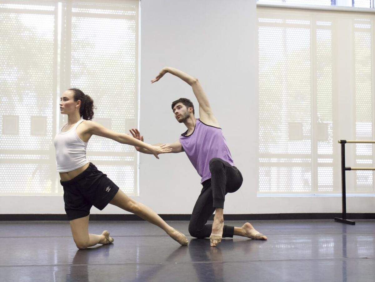 Kirsten Velasco and Austin Duclos striking avian poses in rehearsal for Dance NOW! Miam’s “Love-less.”
