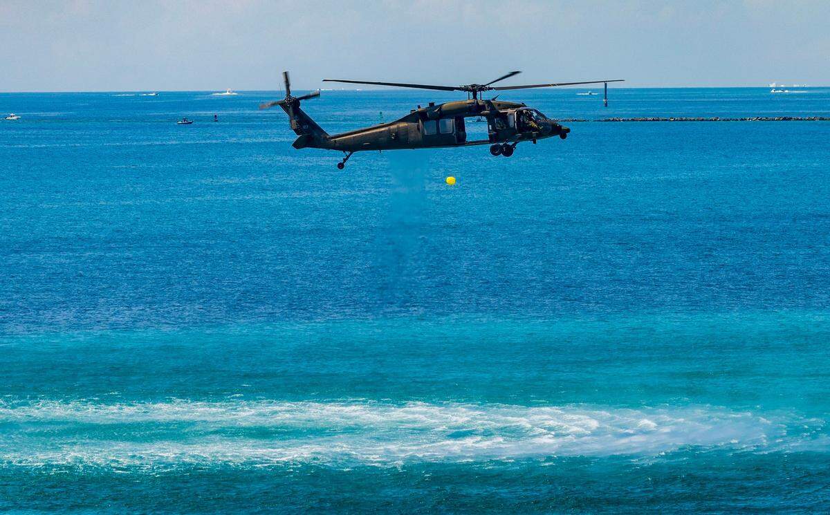 A UH-60 Black Hawk from the 8-229th Assault Helicopter Battalion (AHB), based at Fort Knox, Ky., flies over South Beach during a rehearsal for the Hyundai Air & Sea Show. The event returns to Miami Beach on Friday, May 23, 2025, as part of the annual National Salute to America’s Heroes.