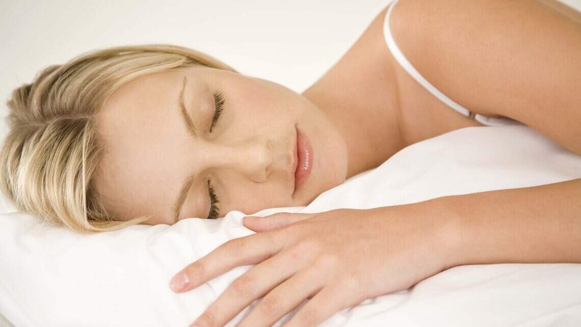 Are you drinking before bedtime, eating chips? How this hurts your skin while sleeping