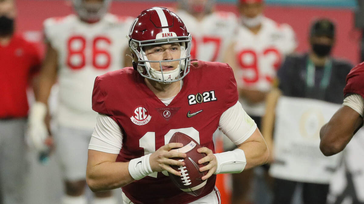 Alabama Crimson Tide quarterback Mac Jones (10) looks to pass in the third quarter against Ohio State Buckeyes during the 2021 National Championship game against the Ohio State Buckeyes at Hard Rock Stadium in Miami Gardens on Monday, January 11, 2021.